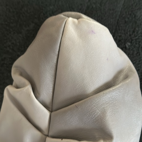 Simply Vera by Vera Wang gray faux leather purse with chain detail - Picture 3 of 6